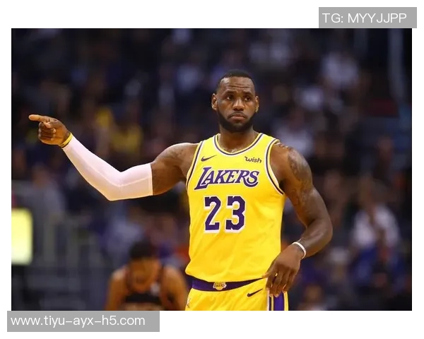 詹姆斯赛季首秀后身体状态良好期待恢复健康重返巅峰